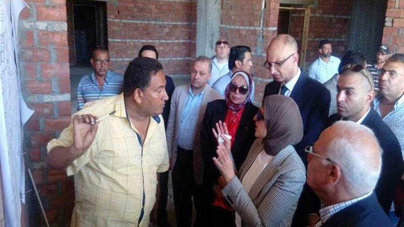 وزيرة الصحة في المبنى