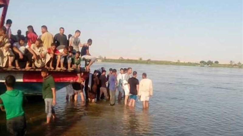 إنقاذ 80 راكبا توقفت