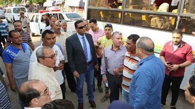 سكرتير عام المنوفية بالمواقف للتأكد من تطبيق التعريفة الجديدة