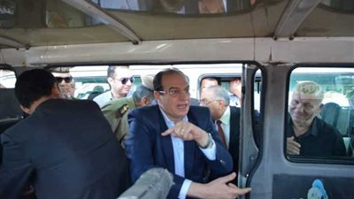 إيقاف تشغيل 19 تاكسي و3 سيارات سرفيس لعدم التزامها بالتعريفة الجديدة بالمنصورة