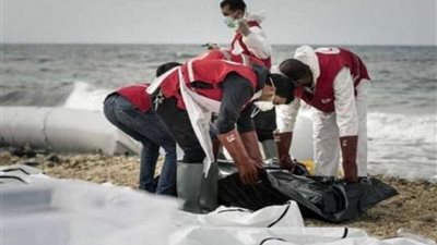 انتشال جثث مهاجرين وإنقاذ العشرات بسواحل ليبيا