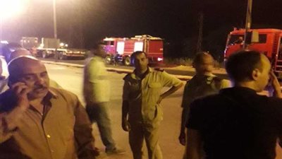 السيطرة علي حريق شب في كابل كهربائي بأسيوط.. صور