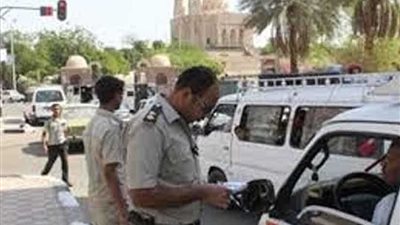 لا تهاون والمخالف يحال للنيابة.. ضبط 7 سائقين استغلوا المواطنين