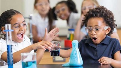 استطلاع رأي: كارهو العلوم يأملون أن يتفوق فيها أبناؤهم