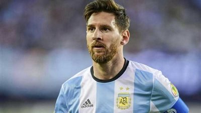 مدرب الأرجنتين مدافعا عن ميسي: إنه الأفضل في العالم