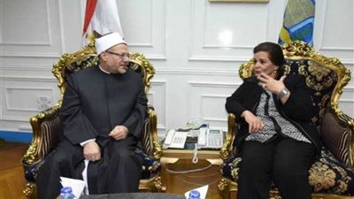 المهندسة نادية عبده تستقبل فضيلة المفتي بديوان عام محافظة البحيرة