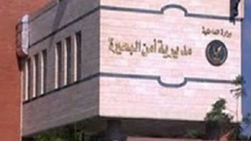 طالب يطعن عاملا بسكين