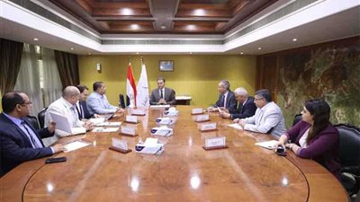 وزير النقل يبحث الحد من حوادث الطرق