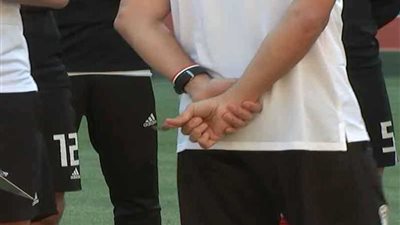 شاهد.. حشرة «البق الطائر» في معسكر الفراعنة قبل مواجهة السعودية