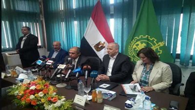 أبوستيت: إعادة 1800 فدان ومنظومة إلكترونية لتقديم الخدمات