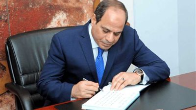 الرئيس السيسي يصدق على قانون زيادة المعاشات العسكرية
