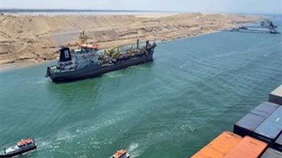 عبور 46 سفينة لقناة السويس بحمولات 3.8 مليون طن