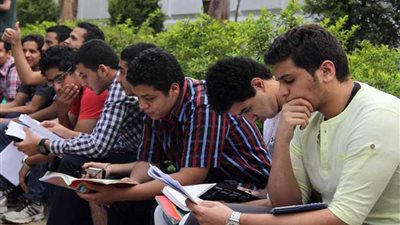 طلاب الثانوية العامة يؤدون امتحانات علم النفس والاجتماع والديناميكا اليوم