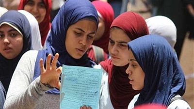 تباين آراء طلاب الثانوية في امتحانات علم النفس والأحياء والديناميكا بأسيوط