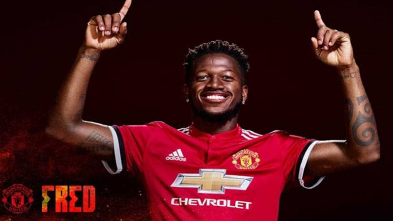 مانشستر يونايتد يتعاقد