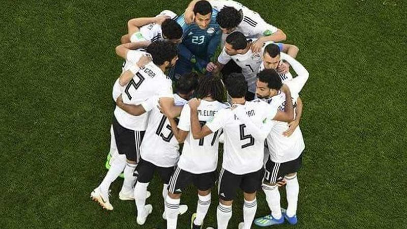 المنتخب يؤدي صلاة