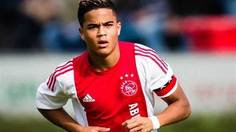 روما يتعاقد رسميا