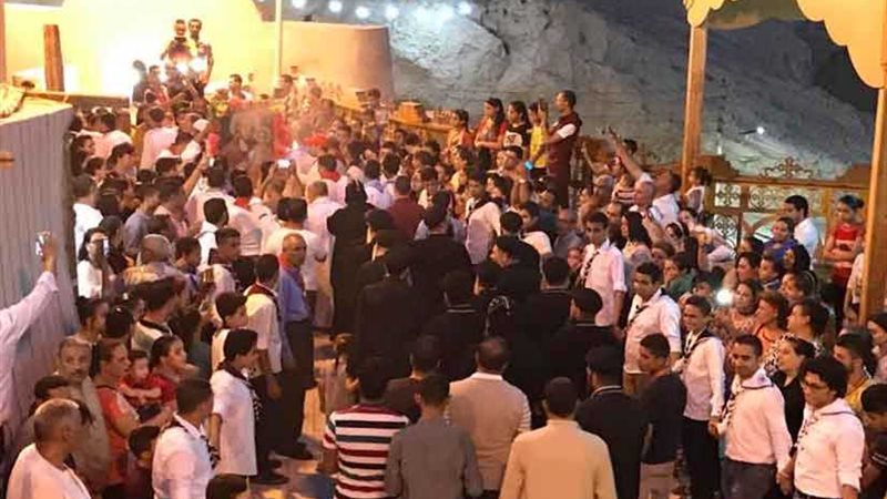 الآلاف يشاركون في