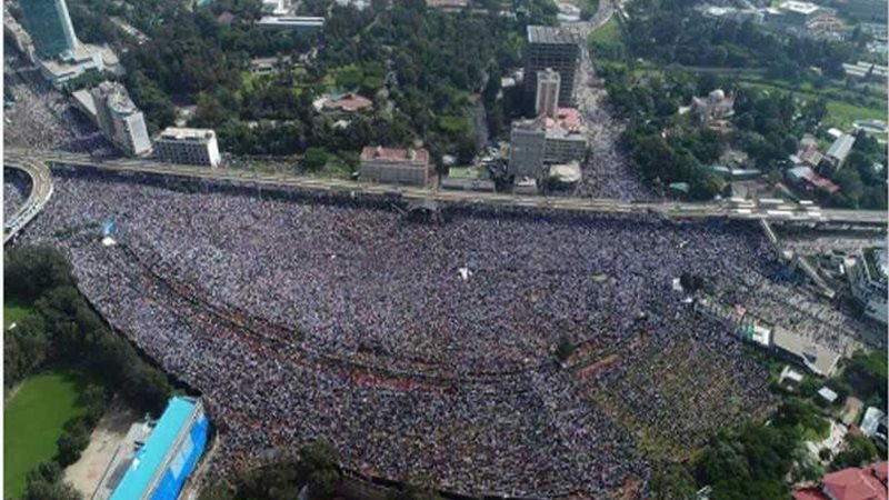 4 قتلى وأكثر من 100