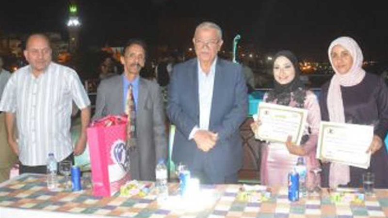 تكريم 4 فتيات لتجميلهن