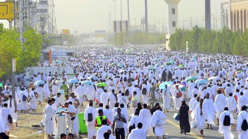 الحجاج يبدأون اليوم