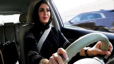كيف انتصر الملك سلمان للسعوديات في قيادة السيارات؟