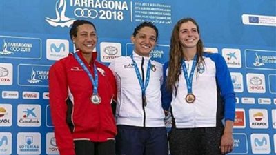 فريدة عثمان تفوز بذهبية 50 متر سباحة حرة في دورة 