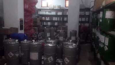 مباحث القاهرة تداهم مصنع عطور مجهولة المصدر