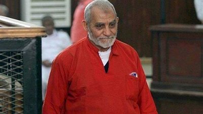 تأجيل محاكمة بديع و12 آخرين في قضية 