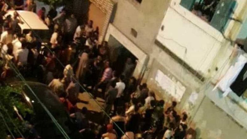 طالب يذبح والديه