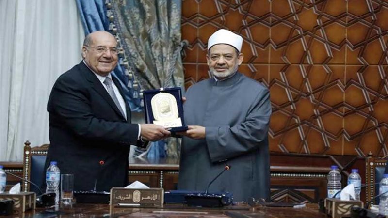 كواليس لقاء شيخ الأزهر