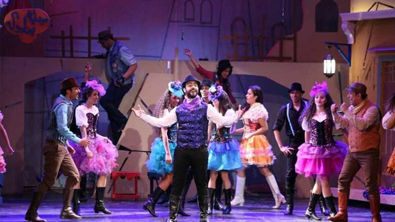  البؤساء يواصل العروض