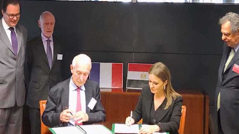 مصر وفرنسا توقعان