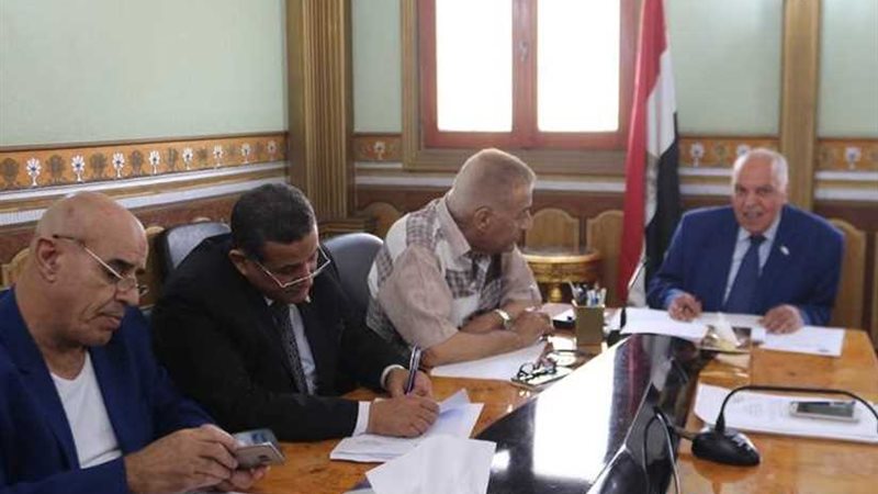 دورات تدريبية وإعانات