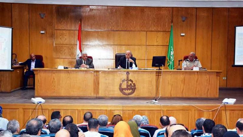 تثبيت 1244 عاملا