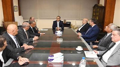 مدبولي يناقش جهود الترويج للعقار المصري بالخارج