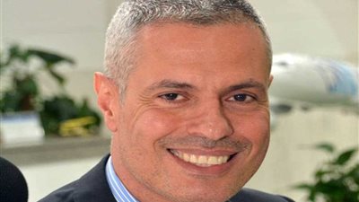 الطيار أحمد عادل قائمًا بأعمال رئيس القابضة لمصر للطيران