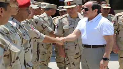 الرئيس السيسي يلتقي بضباط وجنود المنطقة الشمالية العسكرية.. ( صور)