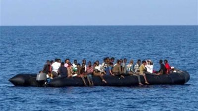 إسبانيا تعلن إنقاذ 90 مهاجرًا خلال محاولتهم عبور مضيق جبل طارق