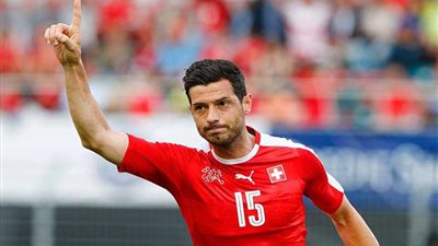 دزيمايلي يفوز بجائزة أفضل لاعب في لقاء سويسرا وكوستاريكا بكأس العالم