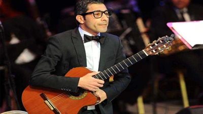عازف الجيتار وحيد ممدوح يحصل على دبلومة ملكية من بريطانيا