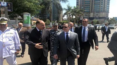 جولة لوزير الداخلية بميادين القاهرة والجيزة (صور)
