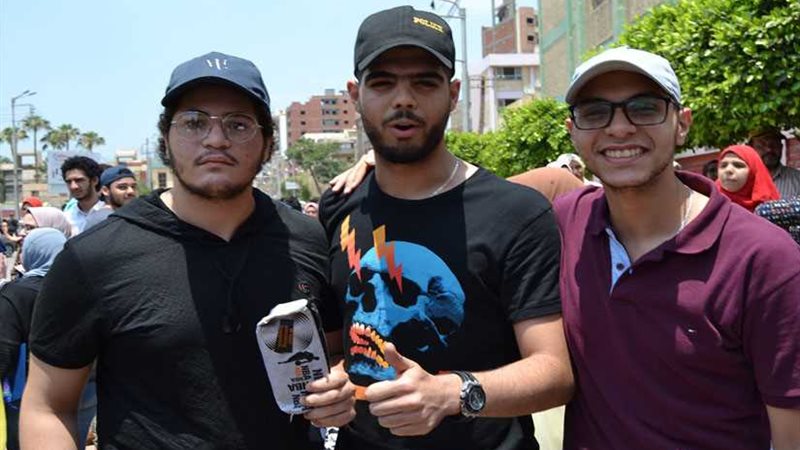 فرحة بين طلاب الأدبي