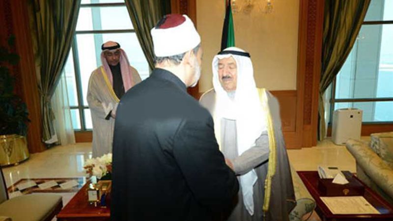 أمير الكويت يعزي