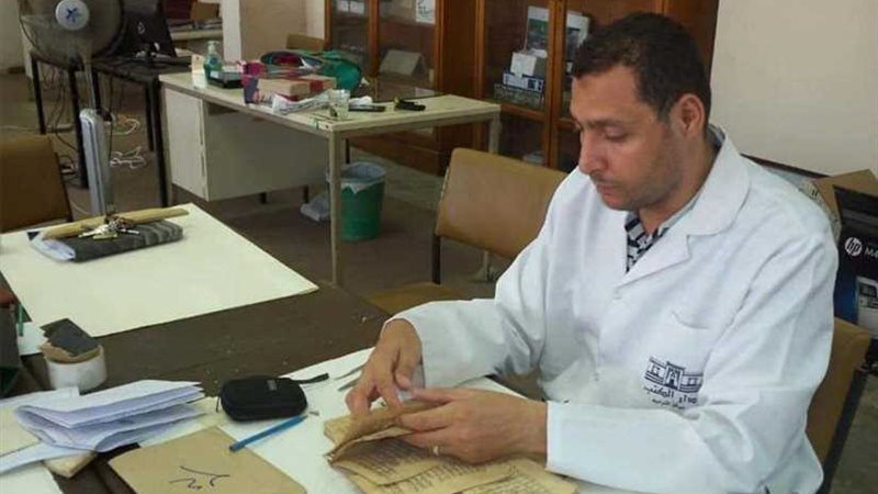 بدء ترميم المخطوطات