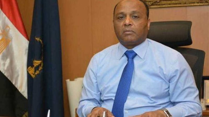 بسلاحه لا غيره..