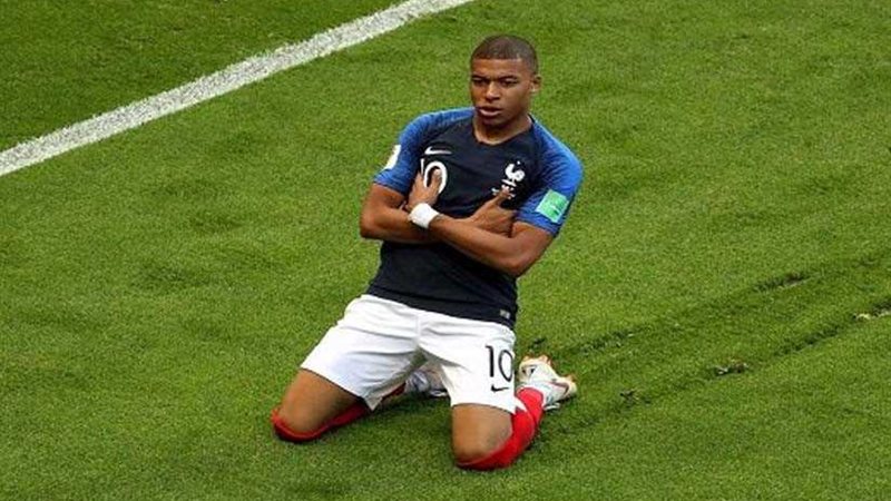 مبابي أفضل لاعب في