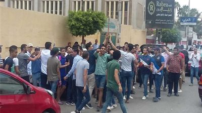 صواريخ وشماريخ احتفالًا بانتهاء ماراثون امتحانات الثانوية العامة