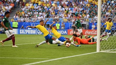 نيمار يتقدم للبرازيل أمام المكسيك