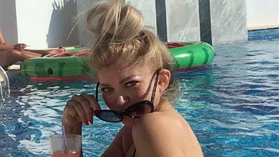 بعد صورتها بغرفة النوم.. ياسمين الخطيب بملابس البحر